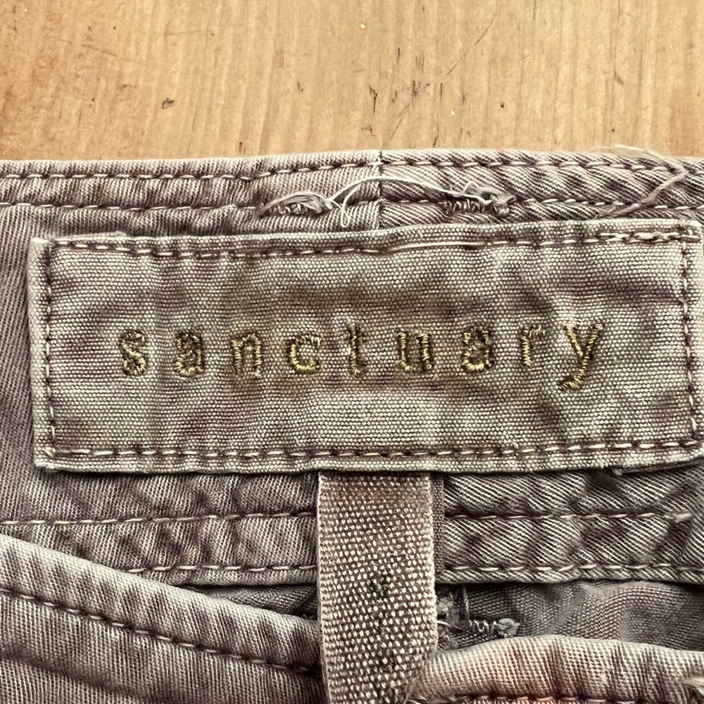 Sanctuary Green Cargo Distressed Capris Size M - Picture 5 of 6